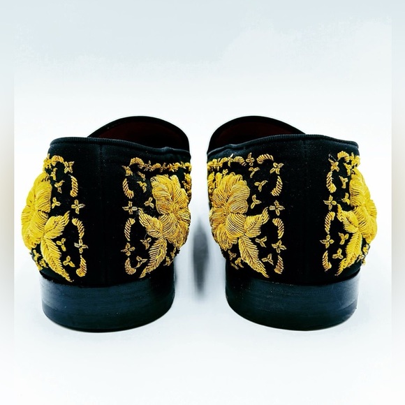 CHRISTIAN LOUBOUTIN Royal Embroidered
Shoes. Good condition. Size 41 - Picture 5 of 5